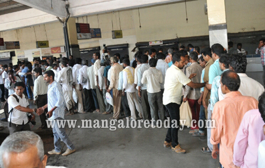 MLA JR Lobo distributes food to stranded passengers in Mangalore